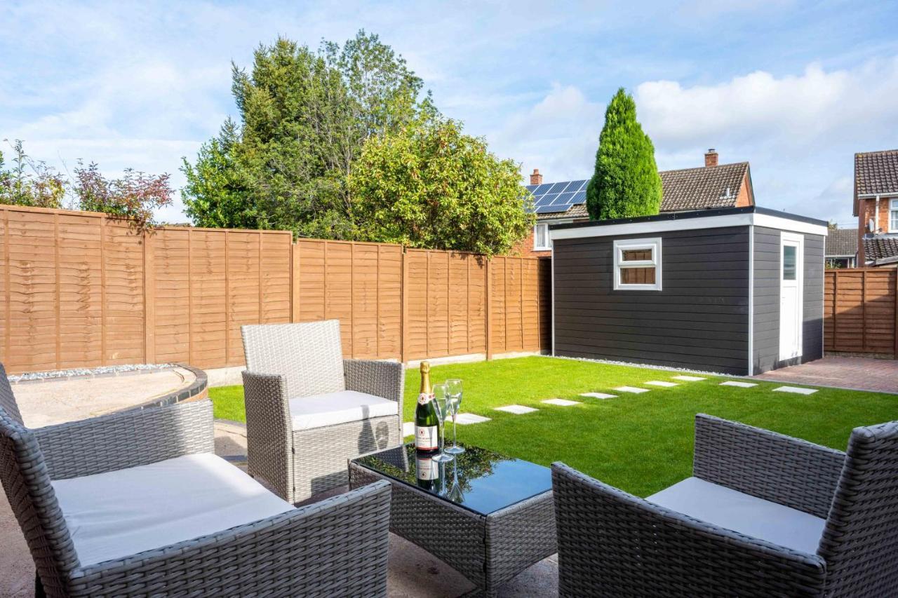 The Oaklands - Luxury Spacious 6-Bed, Near Solihull, Birmingham City, Jlr, Nec, Airport, Resorts World, Hs2 Dış mekan fotoğraf