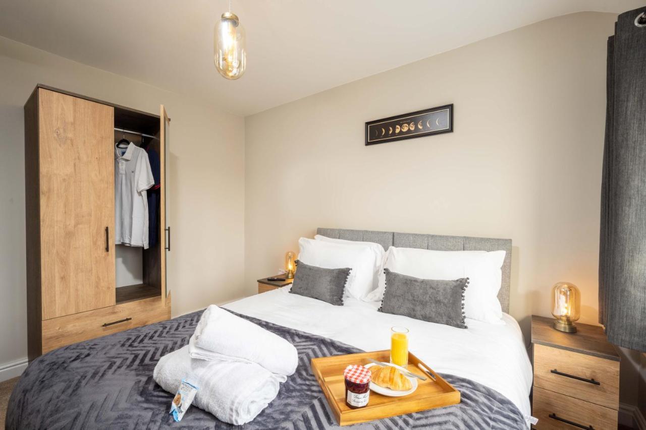 The Oaklands - Luxury Spacious 6-Bed, Near Solihull, Birmingham City, Jlr, Nec, Airport, Resorts World, Hs2 Dış mekan fotoğraf