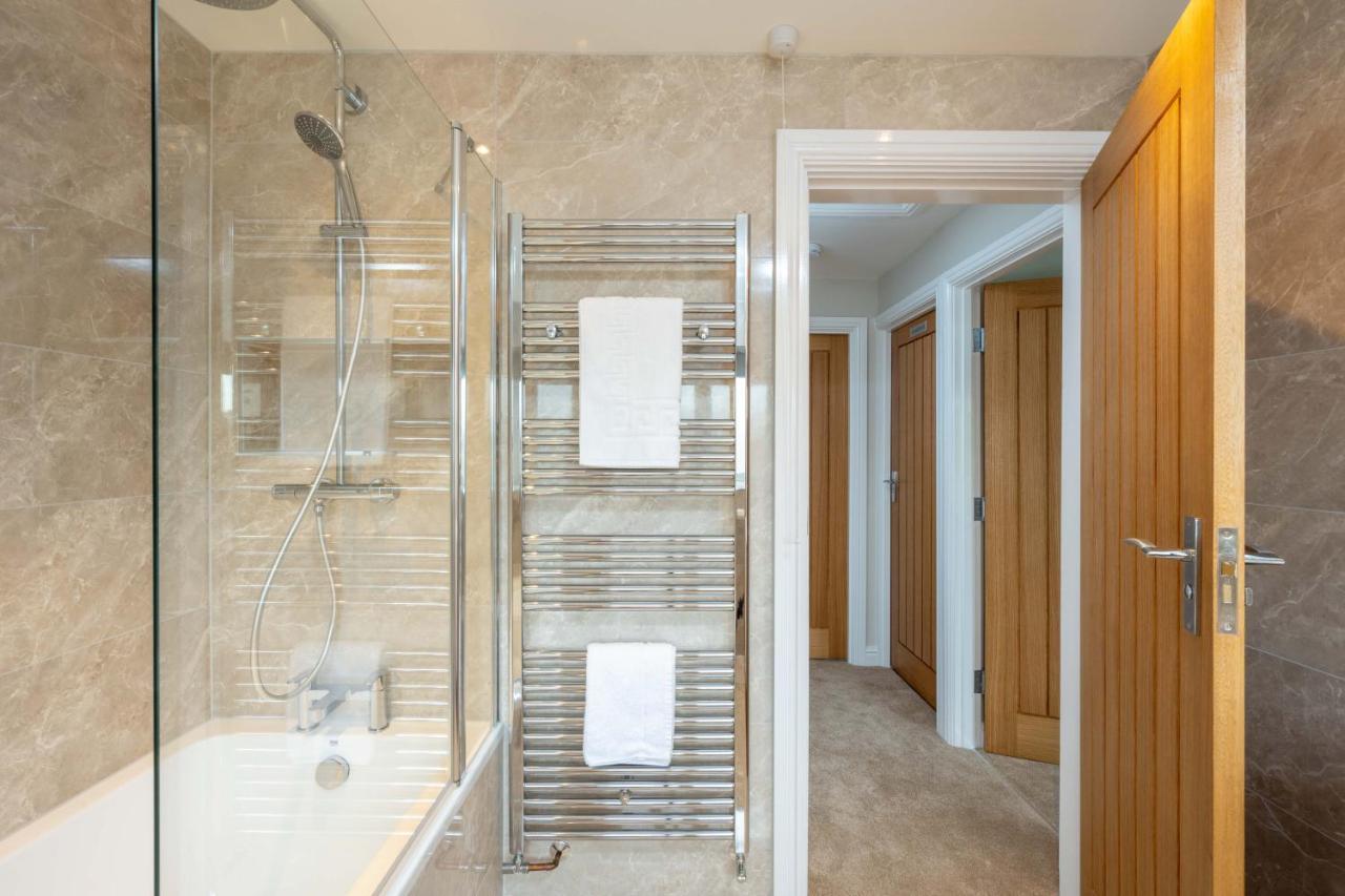 The Oaklands - Luxury Spacious 6-Bed, Near Solihull, Birmingham City, Jlr, Nec, Airport, Resorts World, Hs2 Dış mekan fotoğraf