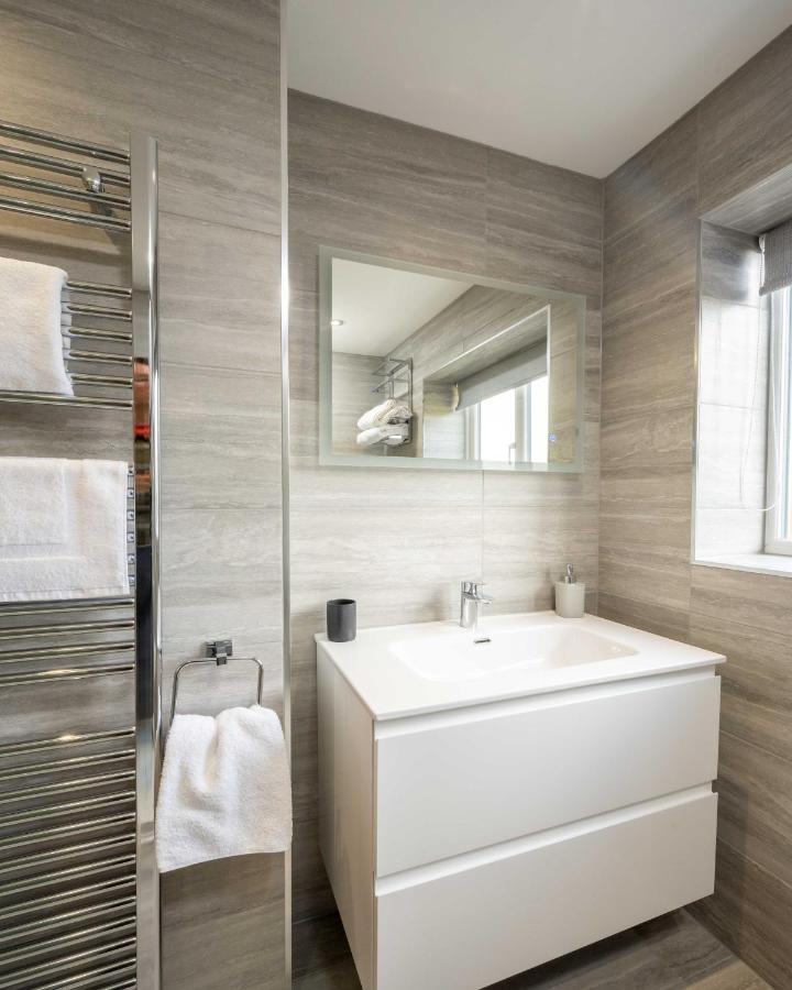 The Oaklands - Luxury Spacious 6-Bed, Near Solihull, Birmingham City, Jlr, Nec, Airport, Resorts World, Hs2 Dış mekan fotoğraf