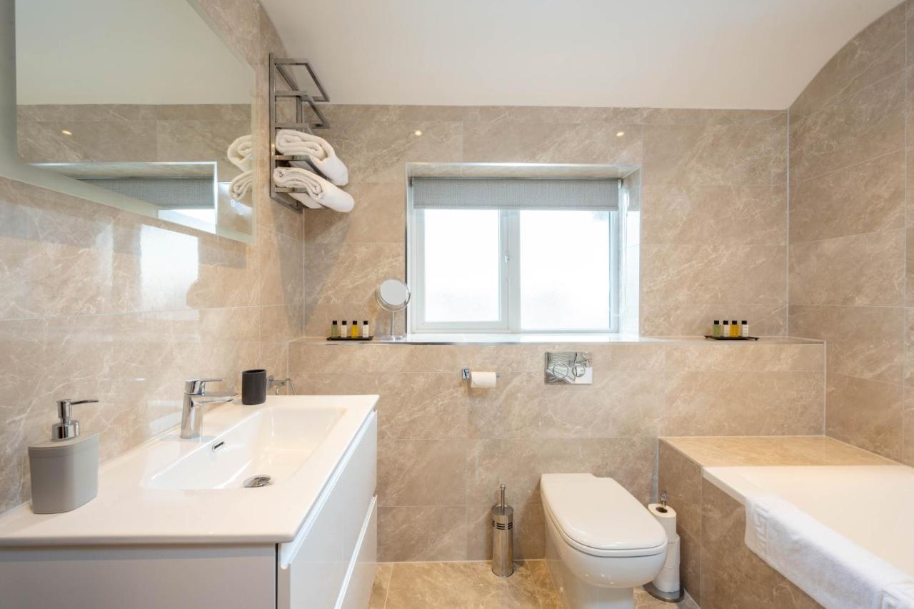 The Oaklands - Luxury Spacious 6-Bed, Near Solihull, Birmingham City, Jlr, Nec, Airport, Resorts World, Hs2 Dış mekan fotoğraf